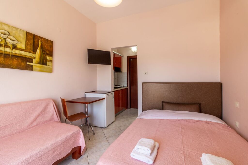 Iliadis House, Sarti, Sithonia, 3 Bed Studio No. 12