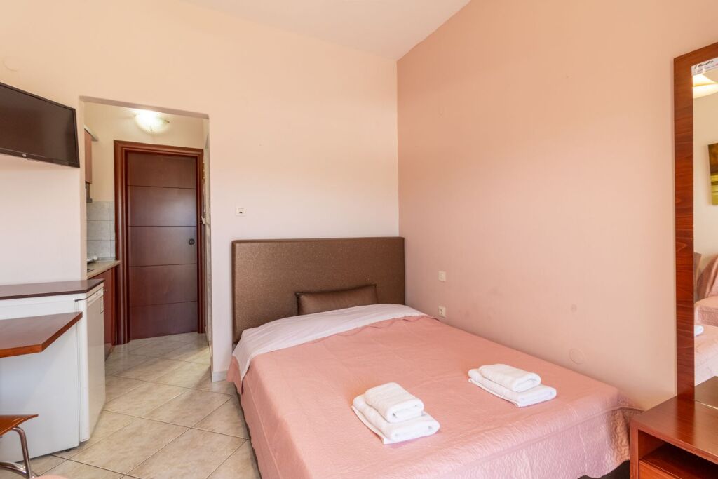 Iliadis House, Sarti, Sithonia, 3 Bed Studio No. 12