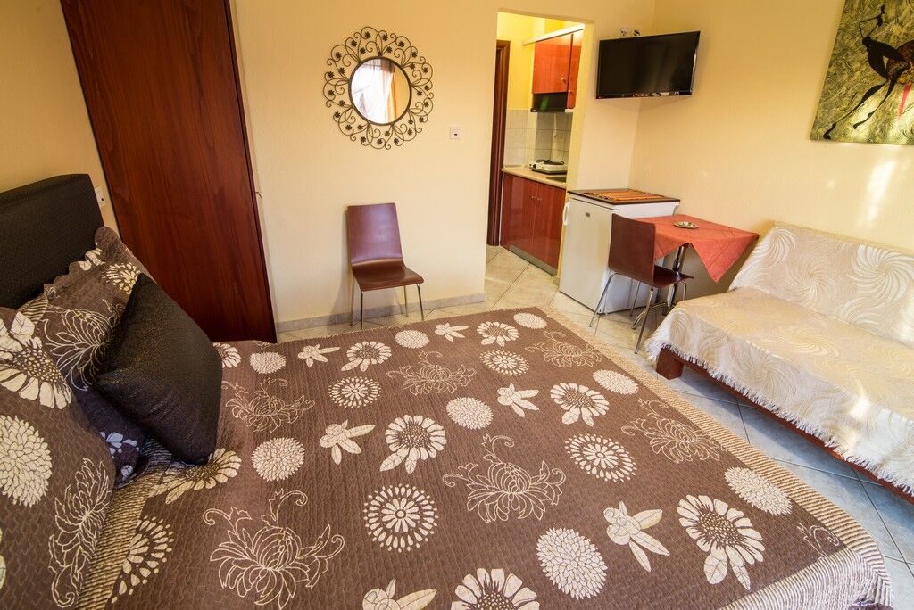 Iliadis House, Sarti, Sithonia, 3 Bed Studio No. 7