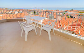 Blue Sky Apartment, Polychrono,