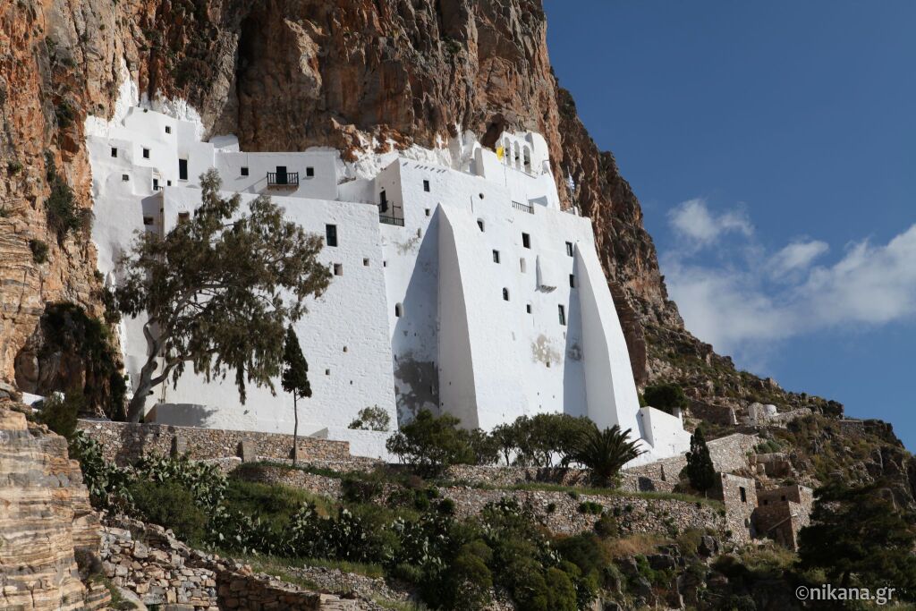 Manastri u steni posvećen Bogorodici na ostrvu Amorgos