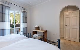 Giorgos Villa, Kassiopi, Corfu