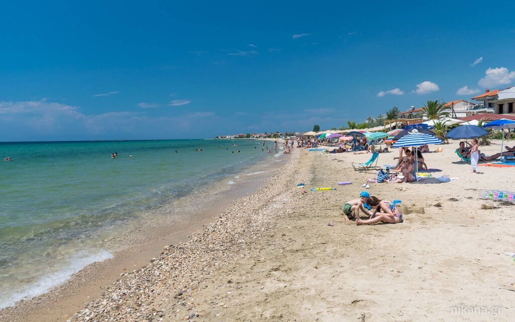 Paralia Dionisiu plaža, uglavnom peščana