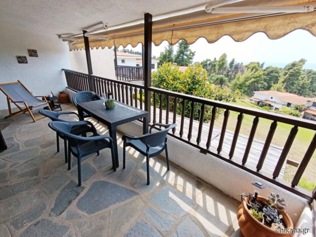 Theos Apartment, Elani, Kassandra