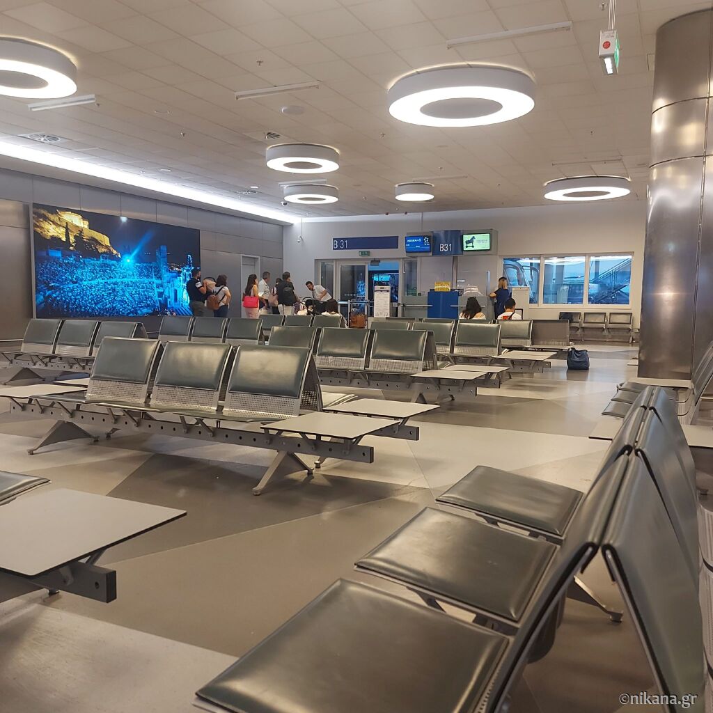 aerodrom-u-atini-prostor-za-sedenje-dok-čekate-let