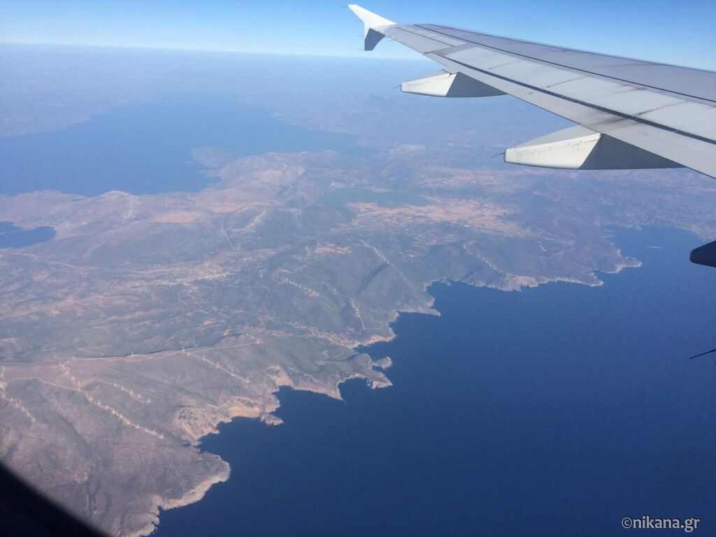 letovanje-na-grčkim-ostrvima-saveti-za-presedanje-u-atini-pogled-iz-aviona