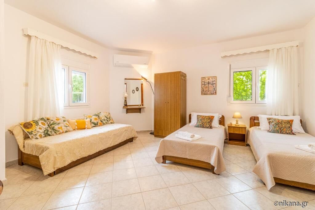 Chrysiis Apartments, Nikiti
