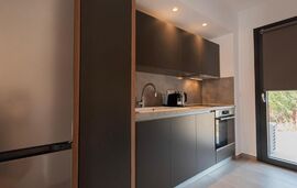 DaMa Maisonettes, Polichrono, Kassandra