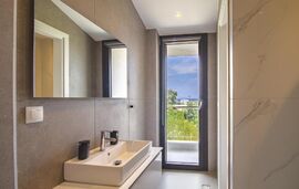 DaMa Maisonettes, Polichrono, Kassandra