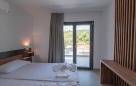 DaMa Maisonettes, Polichrono, Kassandra