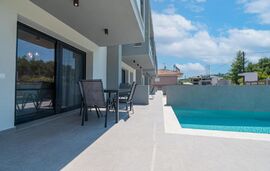 DaMa Maisonettes, Polichrono, Kassandra