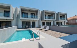 DaMa Maisonettes, Polichrono, Kassandra