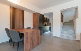 DaMa Maisonettes, Polichrono, Kassandra