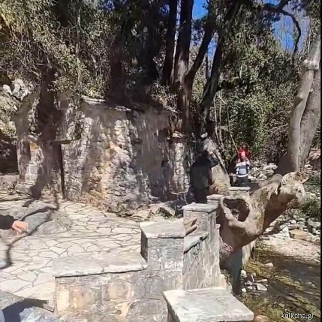 iz temelja crkve teče potok