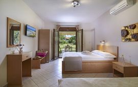 Top Studios, Vourvourou, Sithonia, 3 Bed Superior Studio