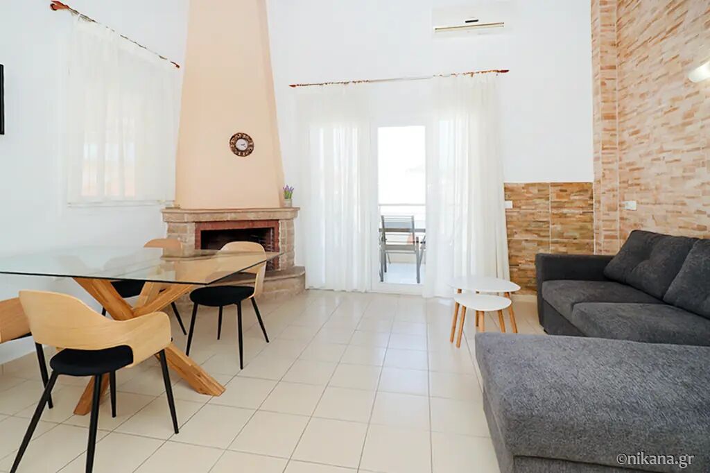 Silvia House, Polichrono, Kassandra