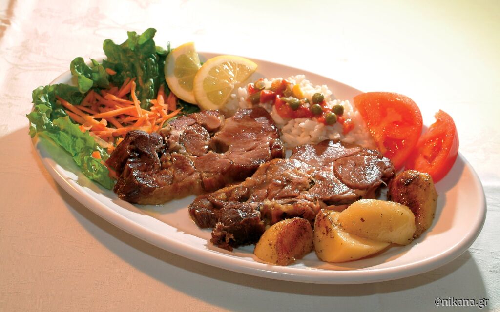 Božićna trpeza u Grčkoj – tradicionalna jela, kolači i praznični običaji