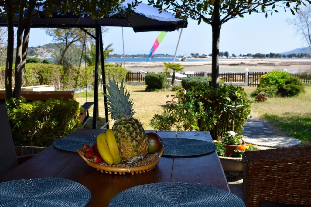 Dream View Livari Beachfront Apartment, Vourvourou, Sithonia