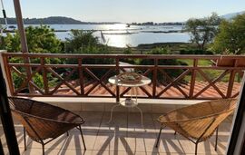 Dream View Livari Beachfront Apartment, Vourvourou, Sithonia
