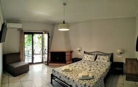 Evristhenis House, Toroni, Sithonia, 3 Bed Studio - Katerina