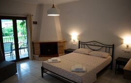 Evristhenis House, Toroni, Sithonia, 3 Bed Studio - Katerina