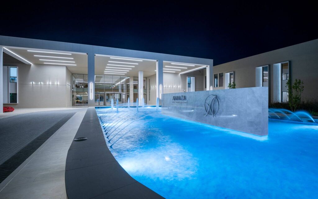 dodatni sadržaji hotela na raspolaganju: spa centri, welnes, bazeni unutrašnji i spoljašnji