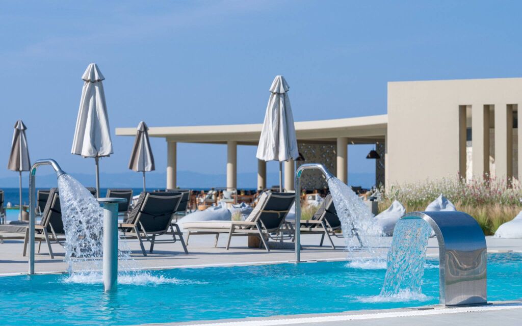 dodatni sadržaji hotela - bazeni unutrašnji i spoljašnji