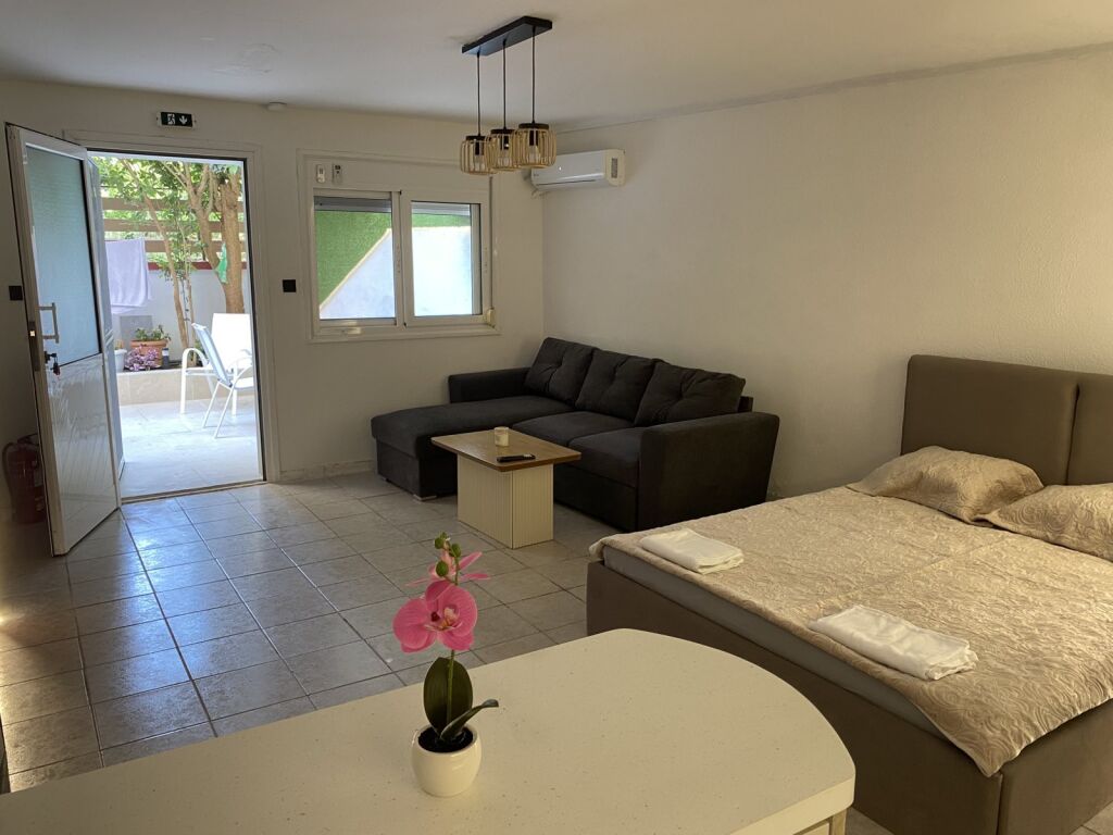 Modern Vibes Studio, Nea Kallikratia, Kassandra