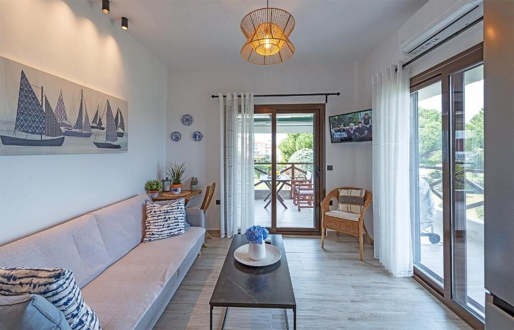 Chloe's Garden Apartment, Polichrono, Kassandra