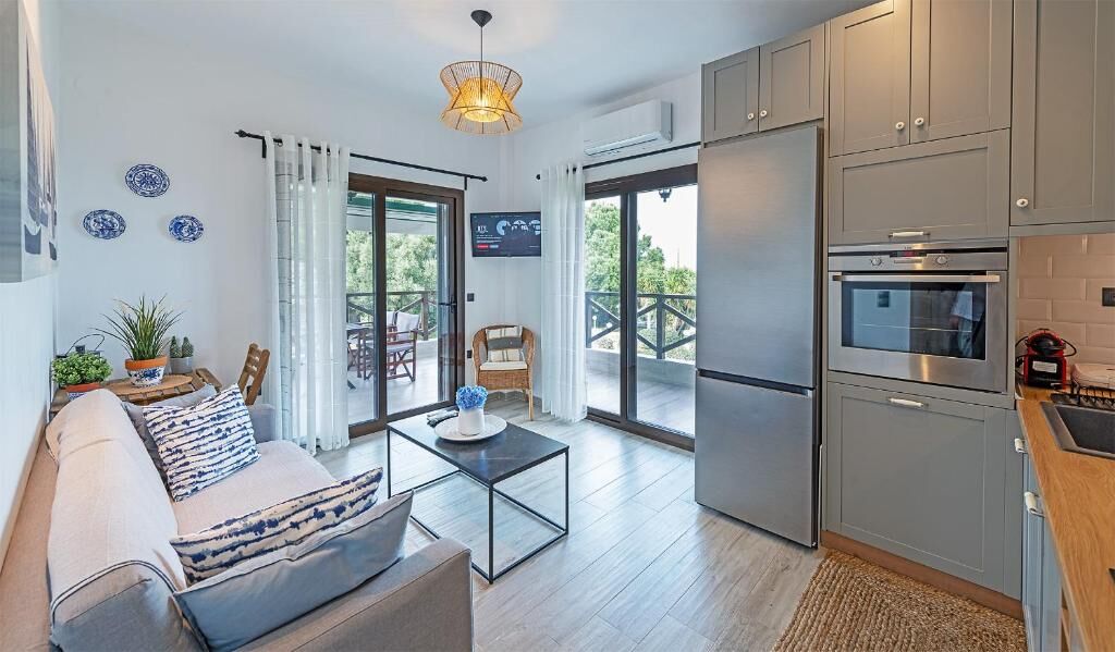 Chloe's Garden Apartment, Polichrono, Kassandra