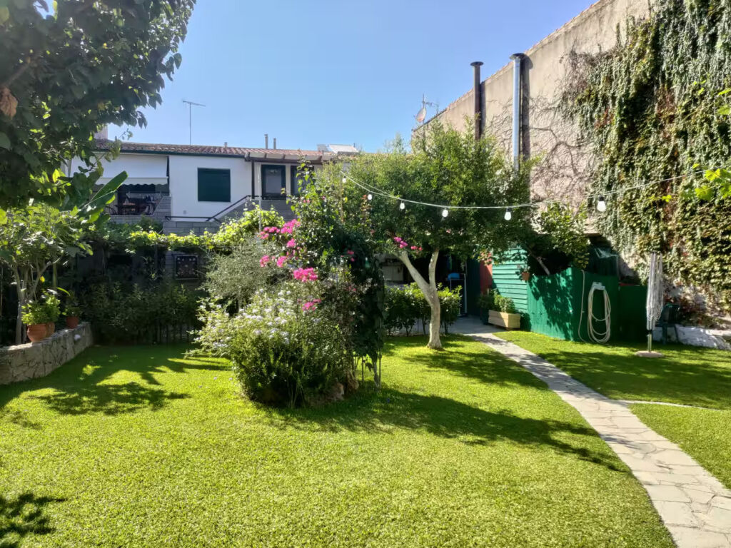 Efi Villa, Polichrono, Kassandra