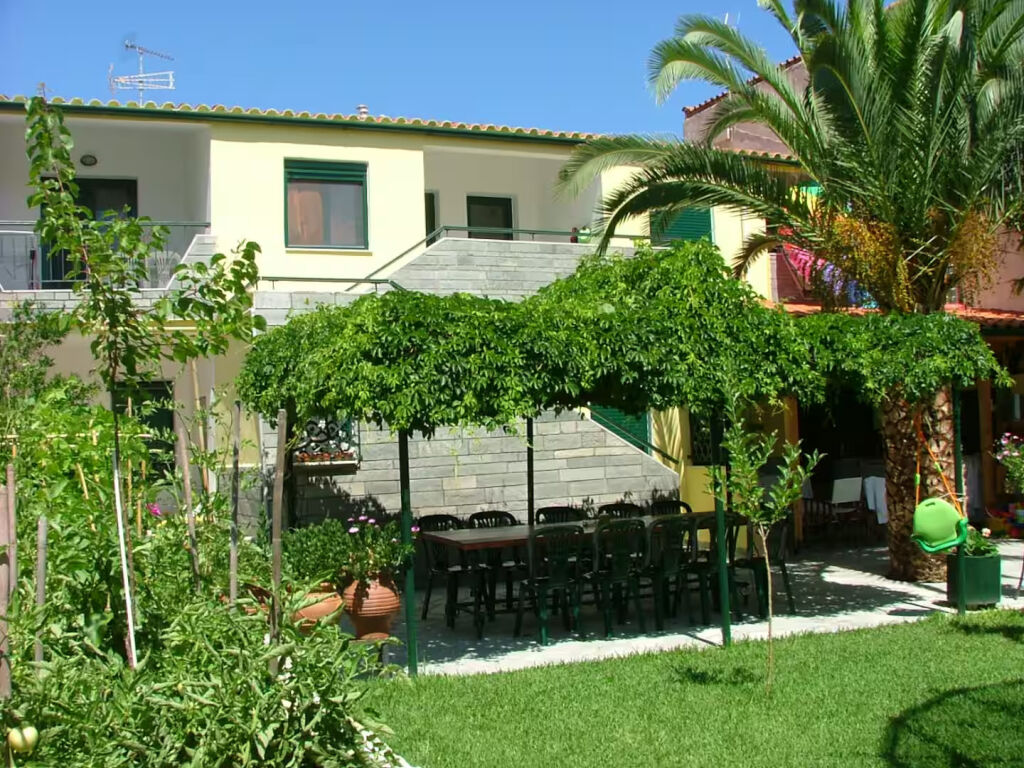 Efi Villa, Polichrono, Kassandra