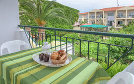 Efi Villa, Polichrono, Kassandra