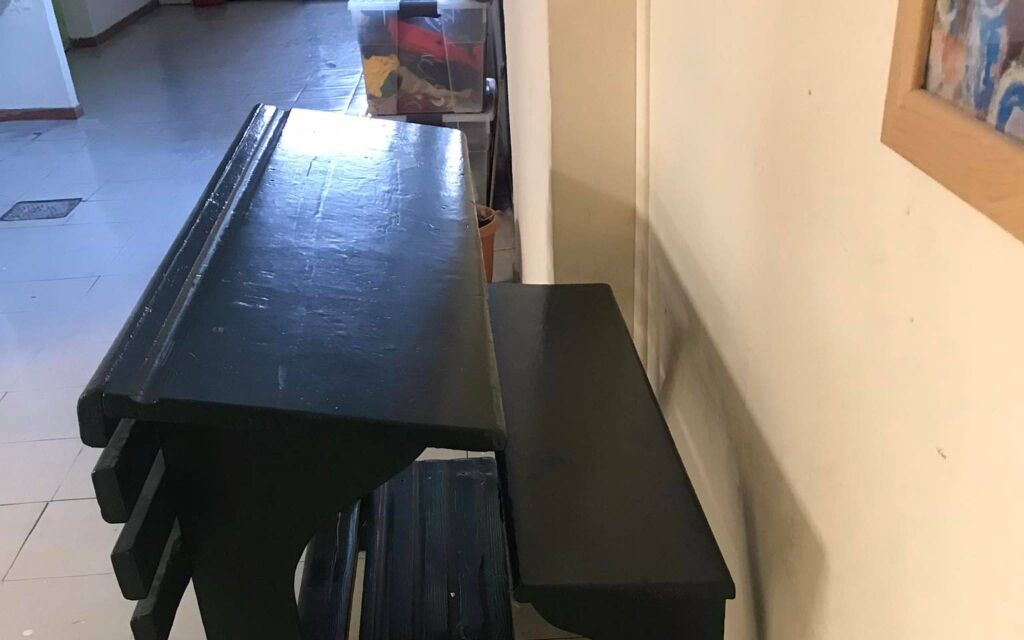 Stara skamija sada stoji kao eksponat u hodniku