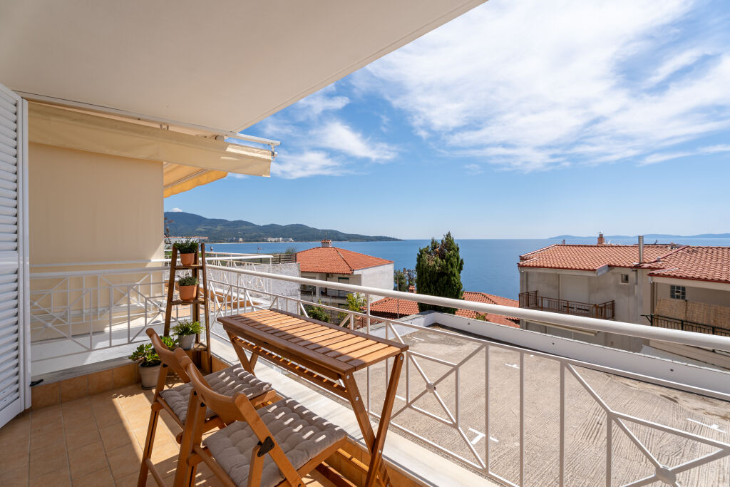 By Deniz   By The Sea Room, Neos Marmaras, Sithonia