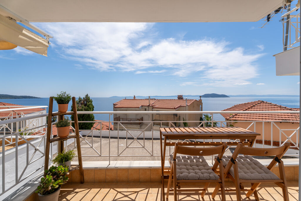 By Deniz   By The Sea Room, Neos Marmaras, Sithonia