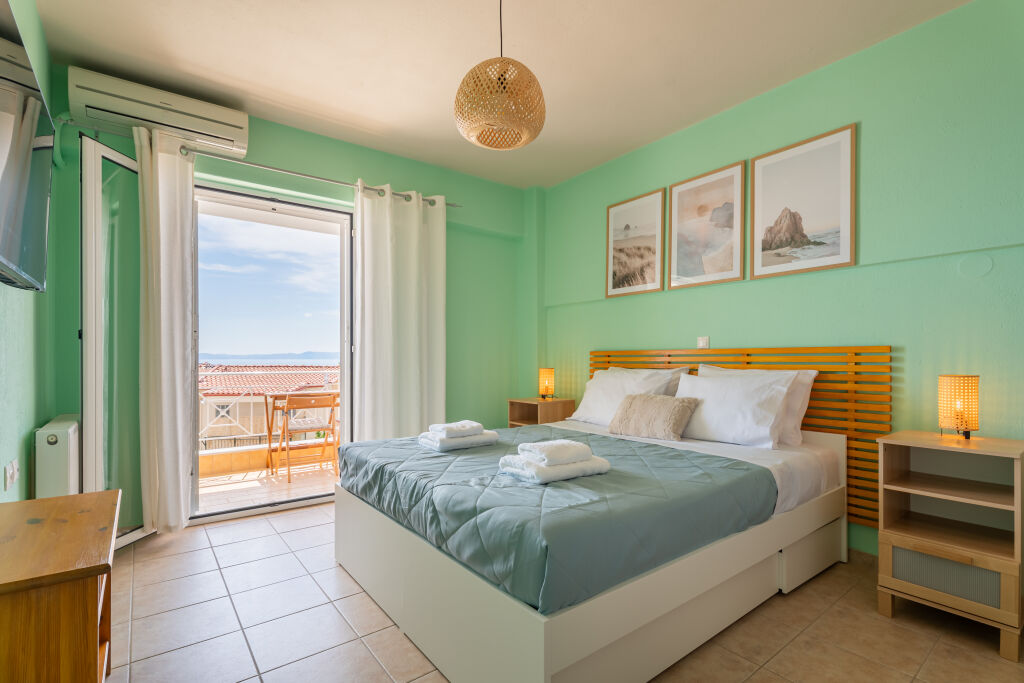 By Deniz   By The Sea Room, Neos Marmaras, Sithonia