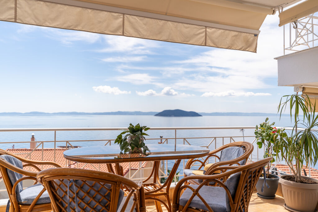 By Deniz   By The Sea Room, Neos Marmaras, Sithonia