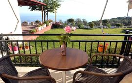 Selini Hotel, Loutsa