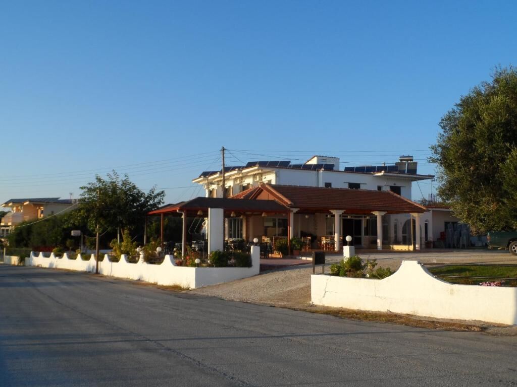 Selini Hotel, Loutsa