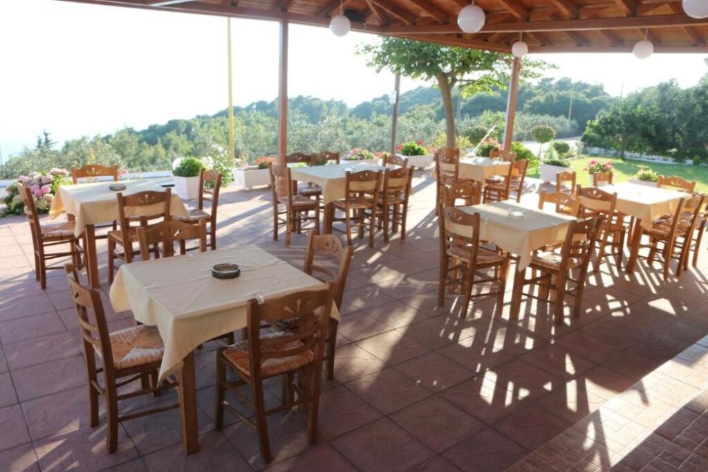 Selini Hotel, Loutsa