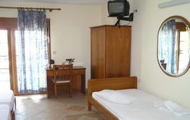 Katerina Villa, Potos