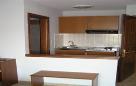 Katerina Villa, Potos