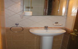 Katerina Villa, Potos