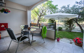 Katerina Villa, Potos