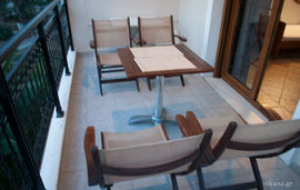 Katerina Villa, Potos