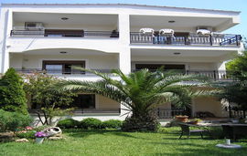 Katerina Villa, Potos