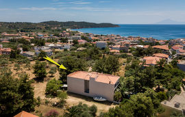 Katerina Villa, Potos