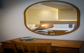 Katerina Villa, Potos