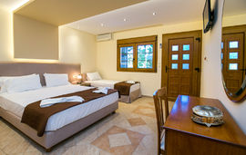 Katerina Villa, Potos